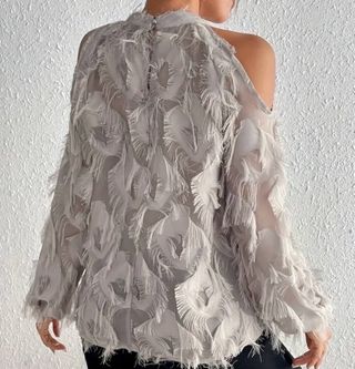 Blusa gris sin hombros