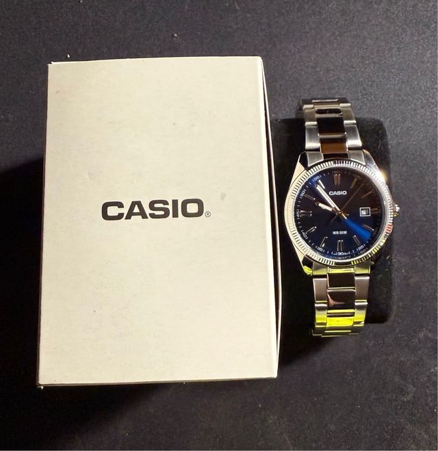 Casio MTP 1302 Reloj Azul y Plateado
