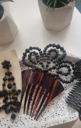 Conjunto flamenca: pendientes y peinetas