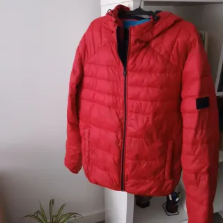 Cazadora acolchada roja