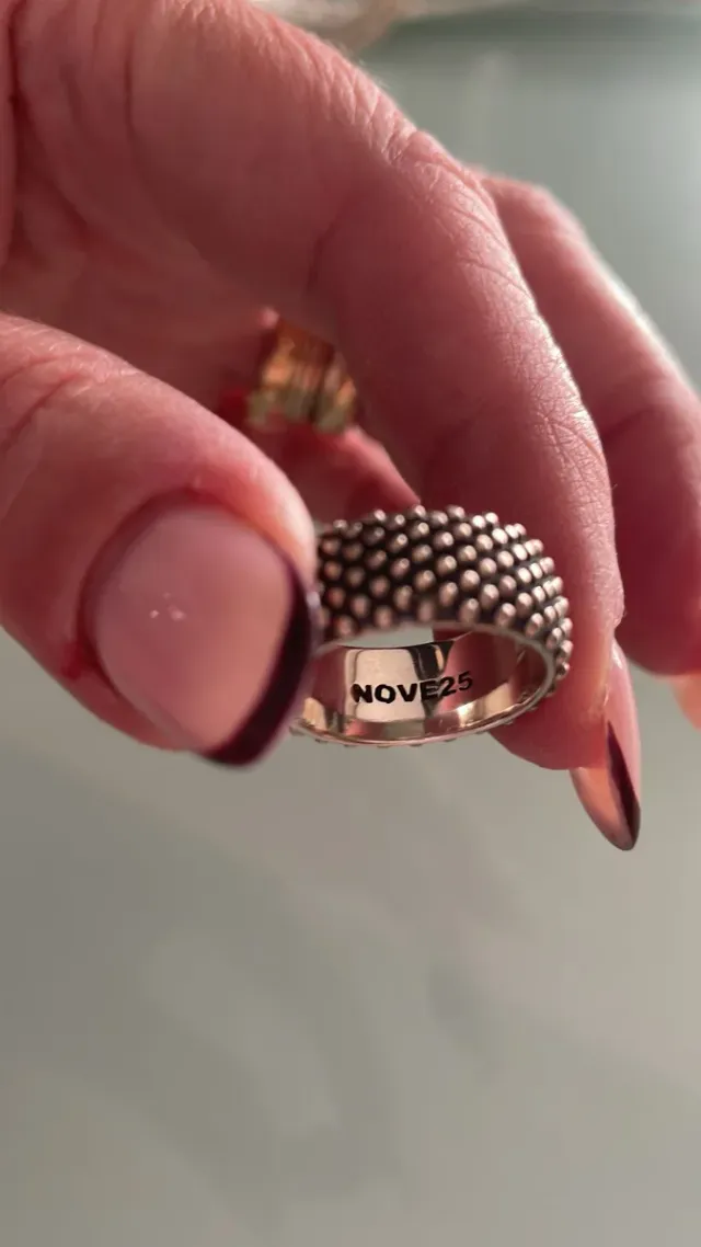 Anello fascia argento Nove25 puntinato