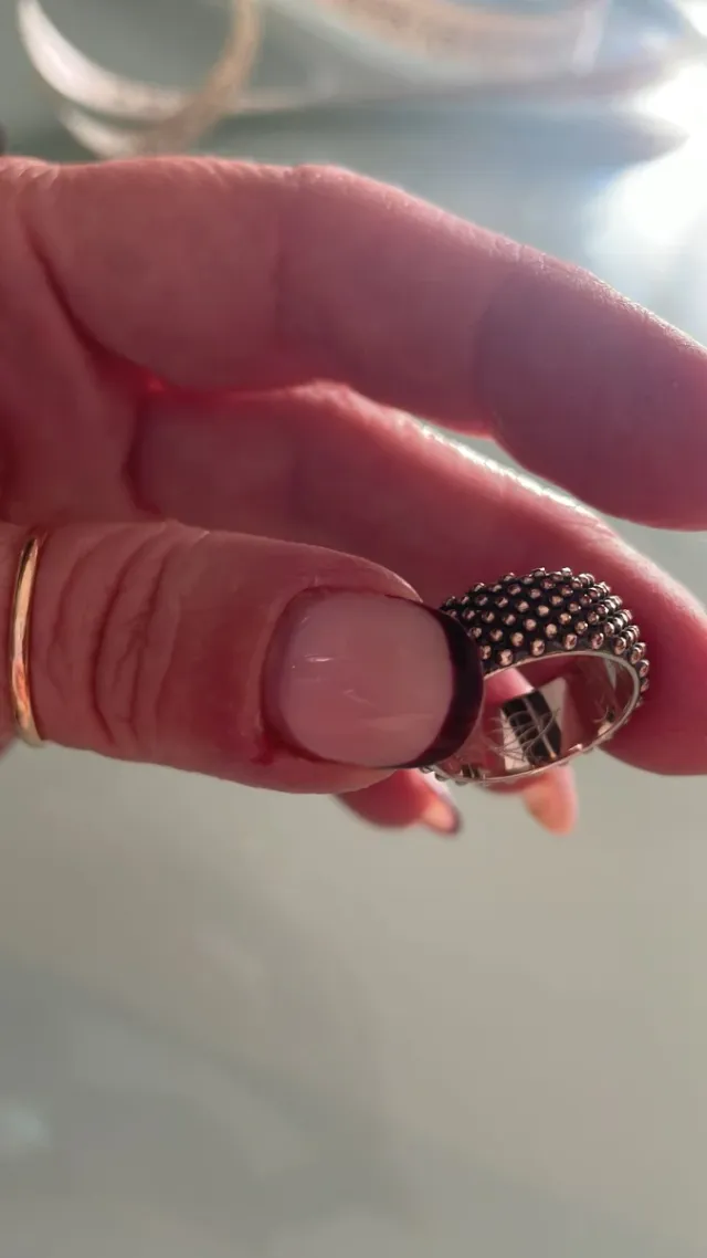 Anello fascia argento Nove25 puntinato