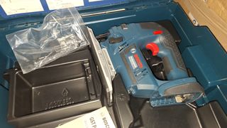 Sierra de calar Bosch GST 18V-LI B + L-Boxx