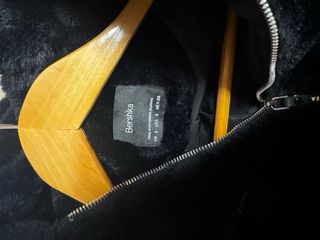 Cappotti di pelo beige e nero