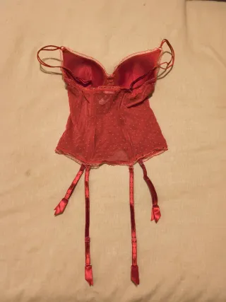 Corsé lencería rojo con ligueros
