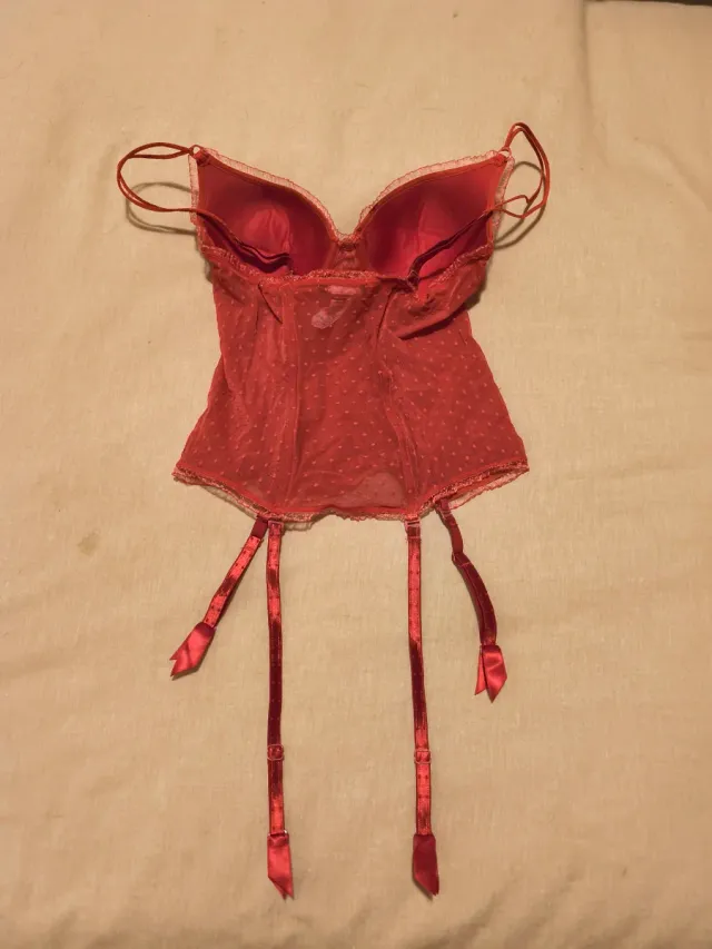 Corsé lencería rojo con ligueros