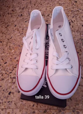 Zapatillas Ivanca Custom Negras y Blancas Talla 32