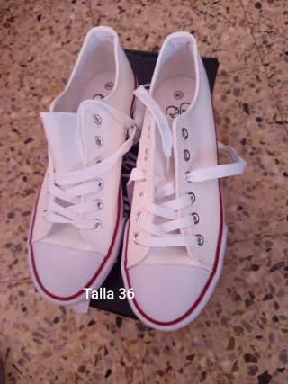 Zapatillas Ivanca Custom Negras y Blancas Talla 32