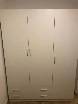 Armarios nuevos madera blanca 3/4 puertas