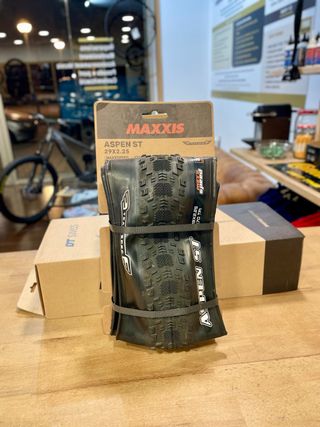 Cubierta Maxxis Aspen ST 29x2.25 170TPI