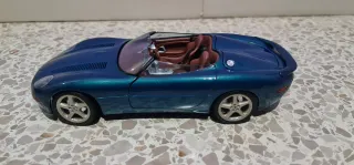 Coche Jaguar XK180 1:18