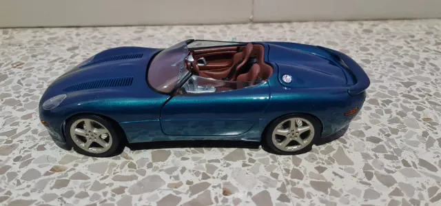 Carro Jaguar XK180 1:18
