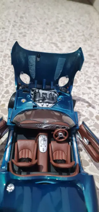 Coche Jaguar XK180 1:18