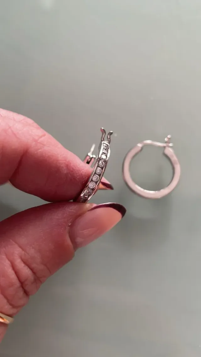 Orecchini cerchio argento zirconi