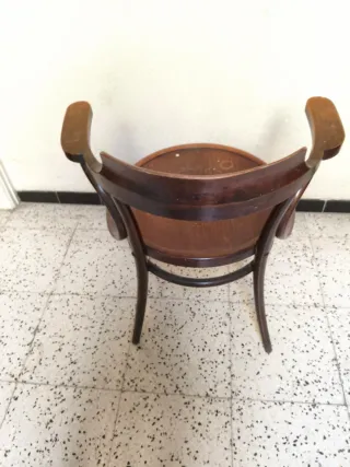 Silla vintage madera con grabado