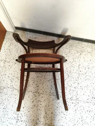 Silla vintage madera con grabado