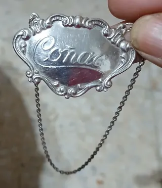 Etiqueta coñac con cadena