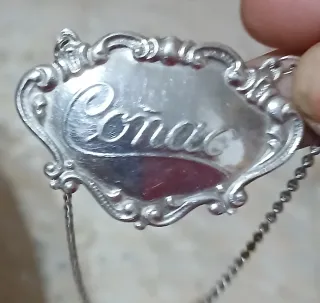 Etiqueta coñac con cadena