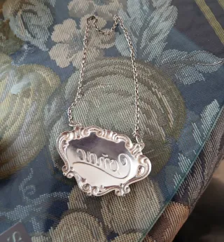 Etiqueta coñac con cadena