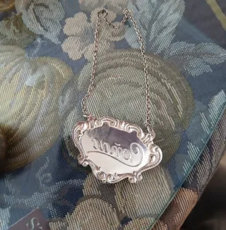 Etiqueta coñac con cadena