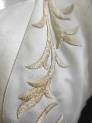 Vestido de Novia Beige con Cola