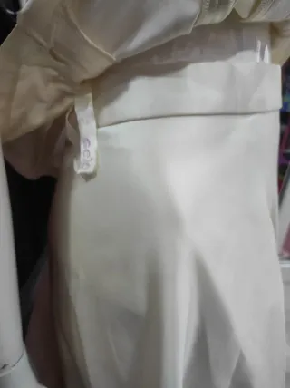 Vestido de Novia Beige con Cola