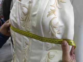 Vestido de Novia Beige con Cola