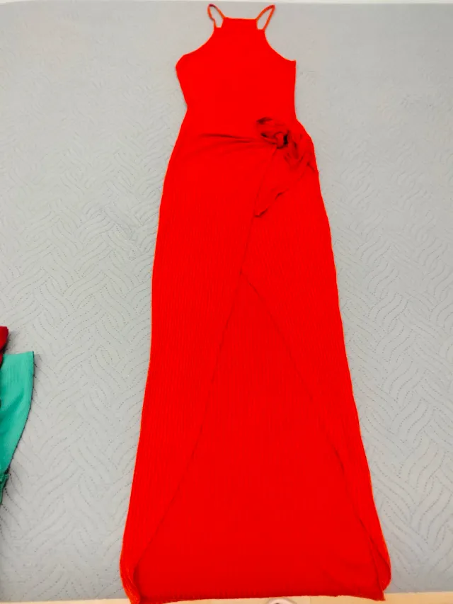 Vestido rojo largo con lazada