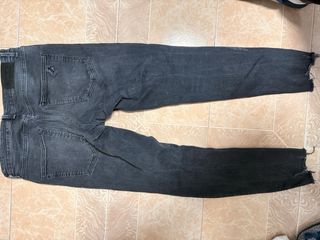 Vaqueros Pull&Bear negros rotos