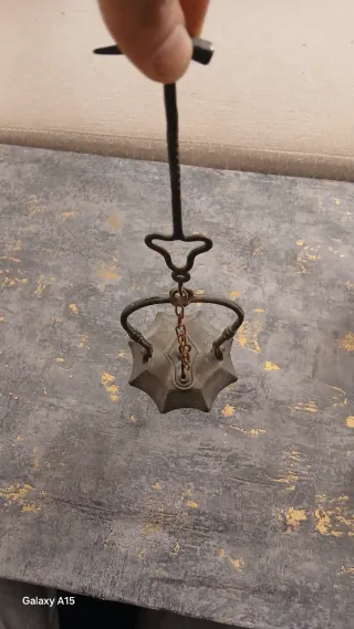 Antica lampada a olio