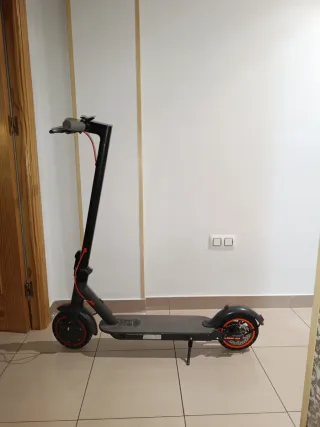 Patinete eléctrico negro