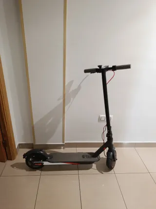 Patinete eléctrico negro