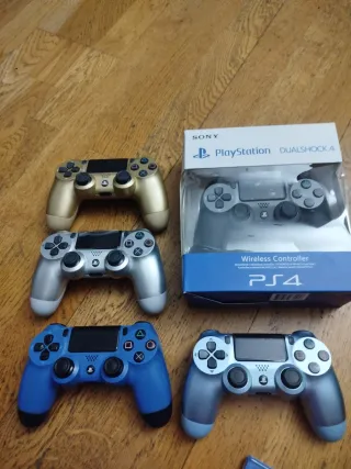 PS4 (PlayStation 4) con 5 mandos