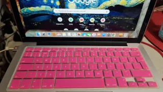 MacBook Pro modelo A1502Plata con funda rosa