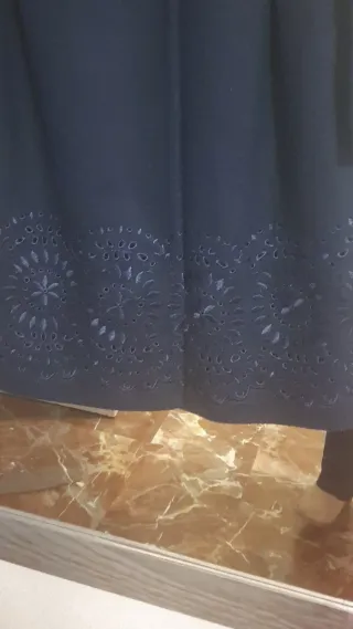 Abrigo largo azul con bordado