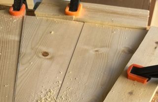 Escritorio flotante de madera