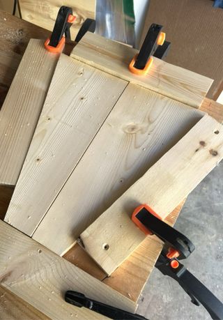 Escritorio flotante de madera