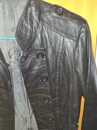 Cazadora de piel negra