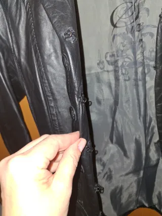 Cazadora de piel negra