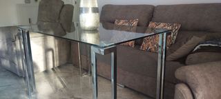 Mesa de comedor cristal y metal diseño