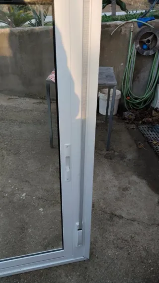 Ventana aluminio con mosquitera 160x142cm, nueva.