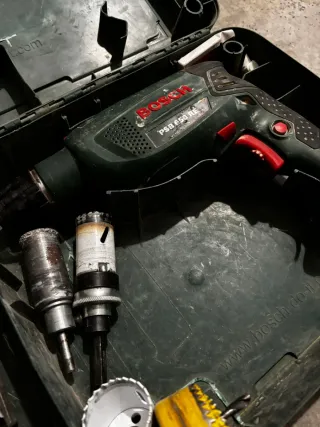 Taladro Bosch PSB 650 RE con accesorios