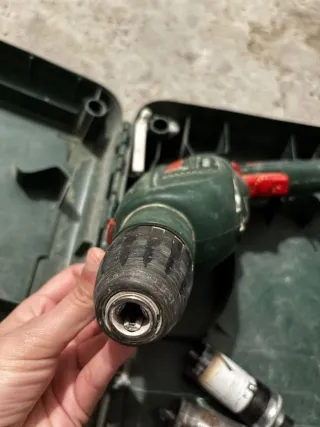 Taladro Bosch PSB 650 RE con accesorios