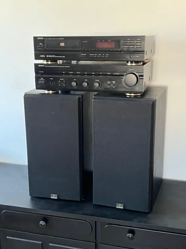 Equipo de música Denon y Celestion