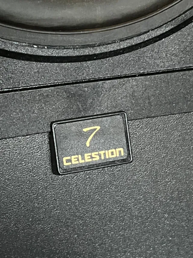 Equipo de música Denon y Celestion