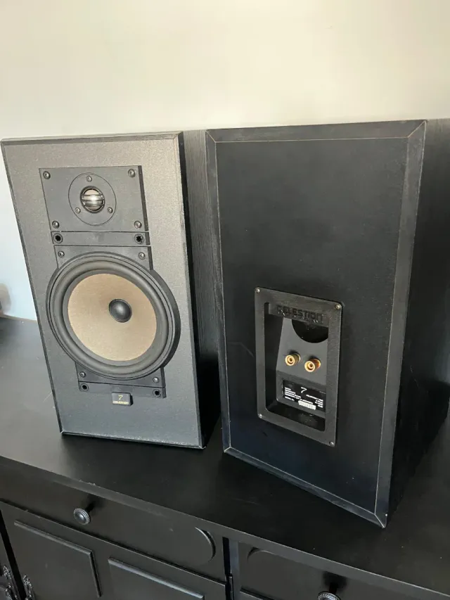 Equipo de música Denon y Celestion