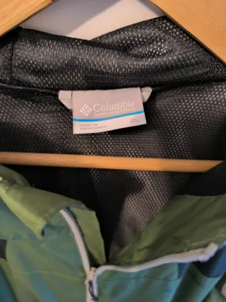 Chaqueta impermeable Columbia verde y beige