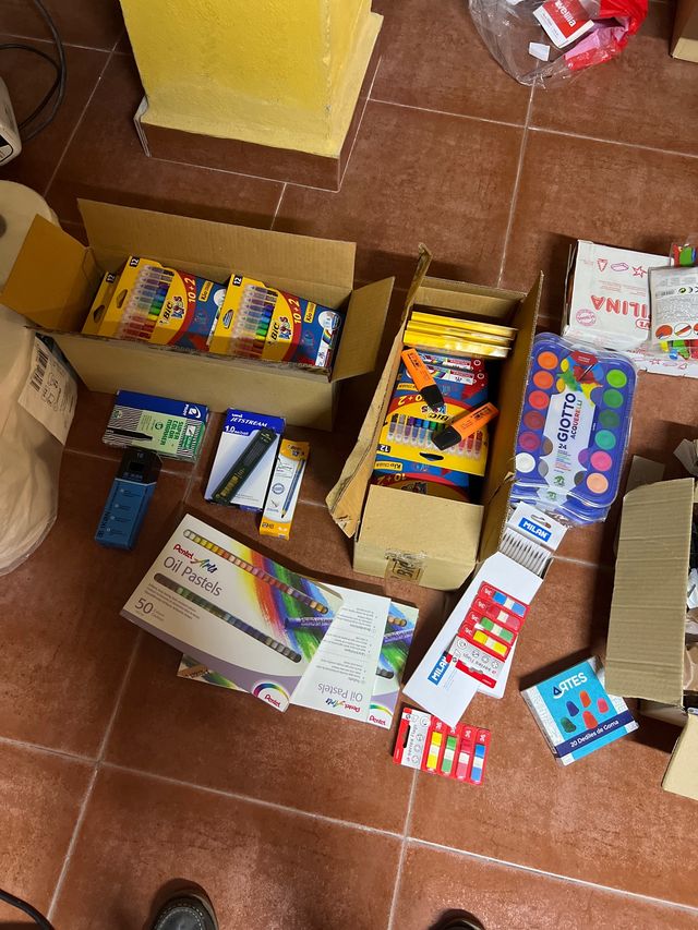 Lote Material Escolar: Pinturas, Rotuladores y Más