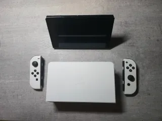 Nintendo Switch OLED Bianca