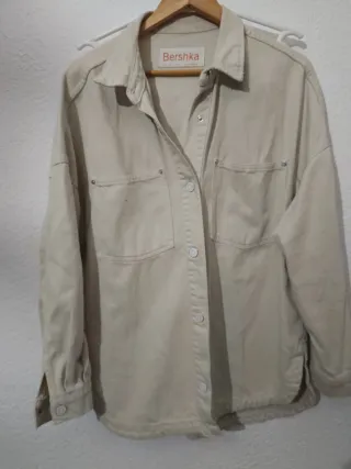 Camisa Bershka Beige